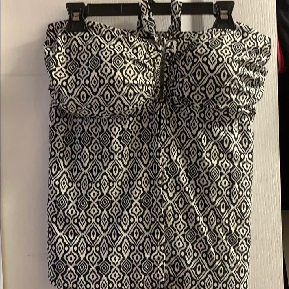 Black & White Jones of New York Tankini Top